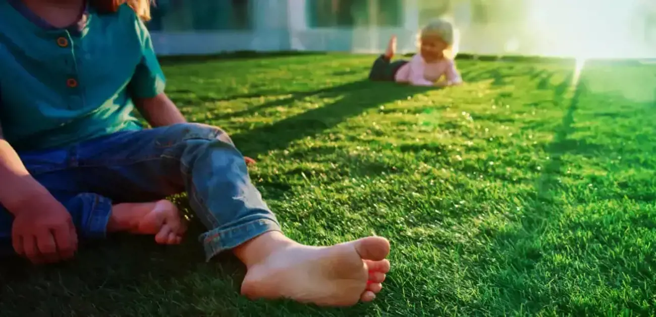 Why you should let your kids go barefoot