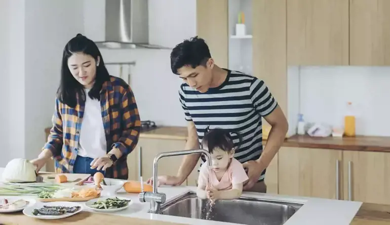 How to keep the kitchen clean when cooking with young kids