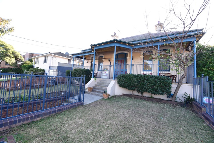 centre image