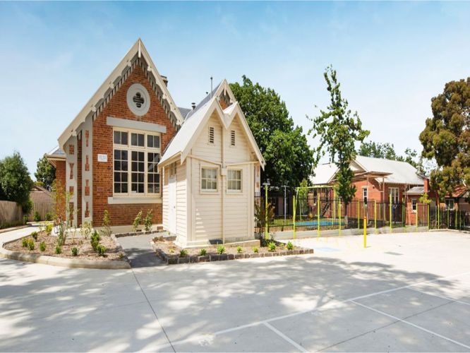 centre image